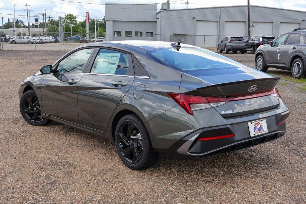 New 2026 Hyundai Elantra SEL Sport Premium FWD image 2
