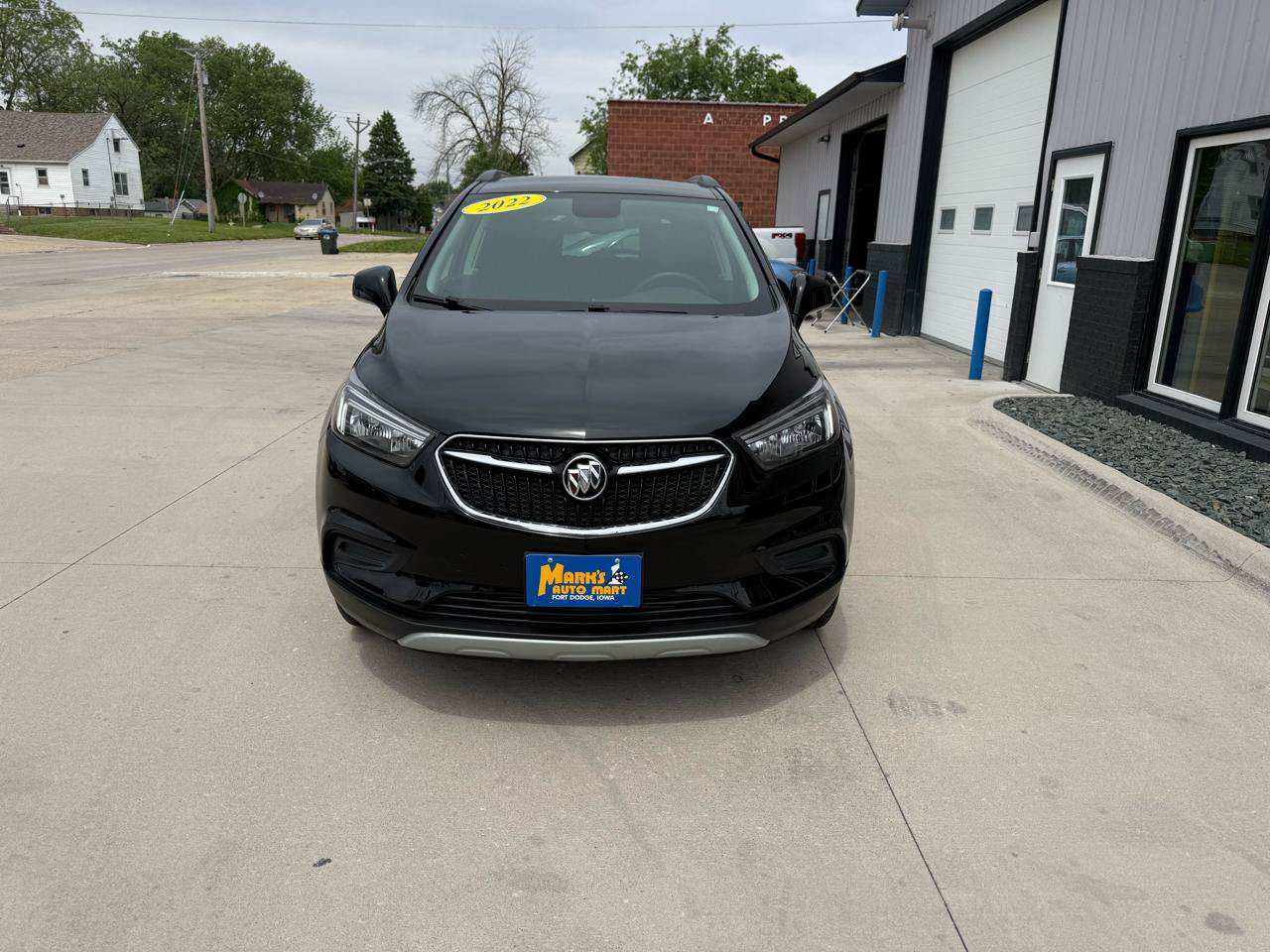Used 2022 Buick Encore Preferred w/ Safety Package AWD/4WD image 2