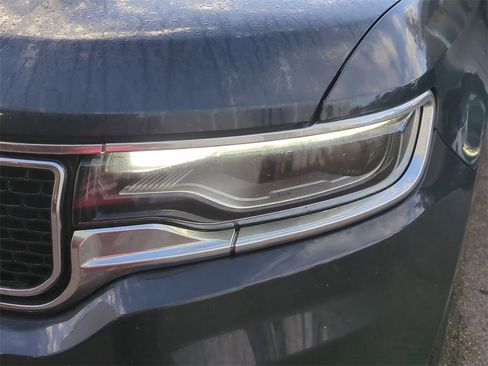 Used 2023 Jeep Wagoneer L Series III w/ Premium Group I image 11