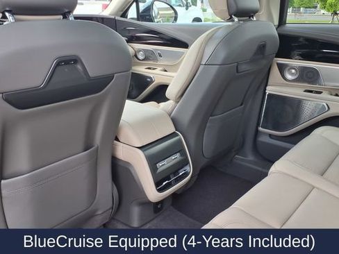 Used 2025 Lincoln Nautilus Reserve AWD/4WD image 21