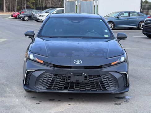 Used 2025 Toyota Camry SE w/ Convenience Package image 11
