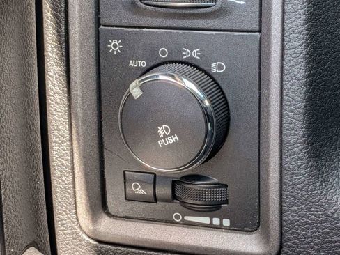 Used 2013 RAM 1500 Express image 22