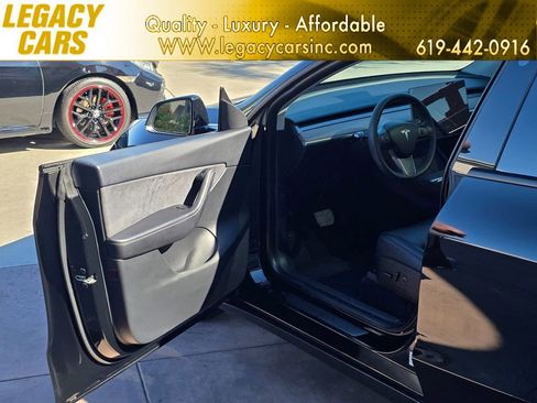 Used 2021 Tesla Model Y Long Range image 40
