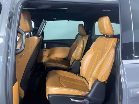 Used 2023 Chrysler Pacifica Pinnacle image 27