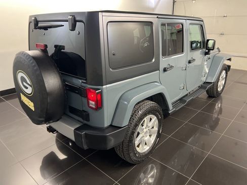 Used 2015 Jeep Wrangler Unlimited Sahara w/ Connectivity Group AWD/4WD image 6