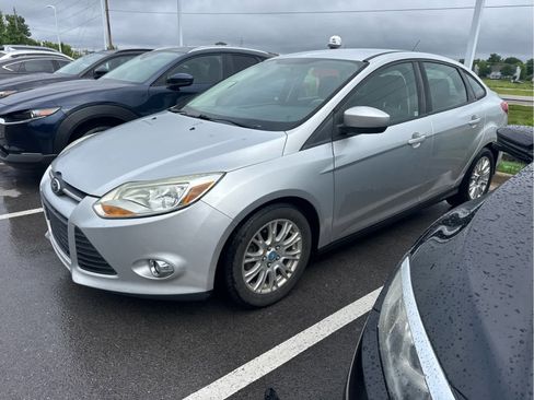 Used 2012 Ford Focus SE FWD image 2