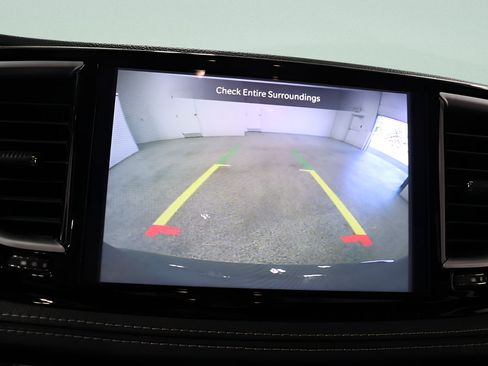 Used 2025 Chrysler Pacifica Limited FWD image 14