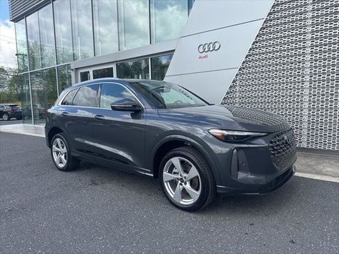 Used 2025 Audi Q5 Premium Plus w/ Premium Plus AWD/4WD image 1