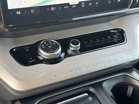 Certified 2025 Ford Expedition Active image 33