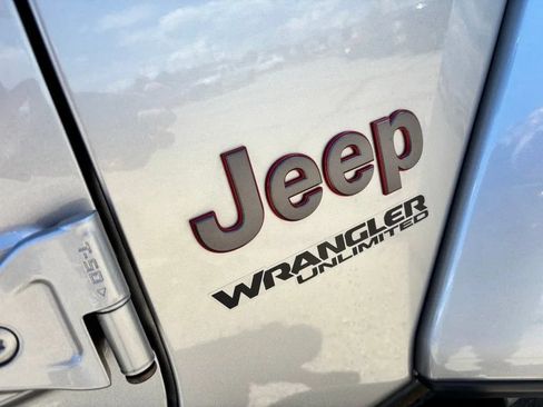 Used 2019 Jeep Wrangler Unlimited Rubicon w/ Advanced Safety Group AWD/4WD image 9