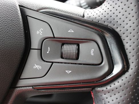 Used 2025 Chevrolet Trax RS w/ Sunroof Package image 27