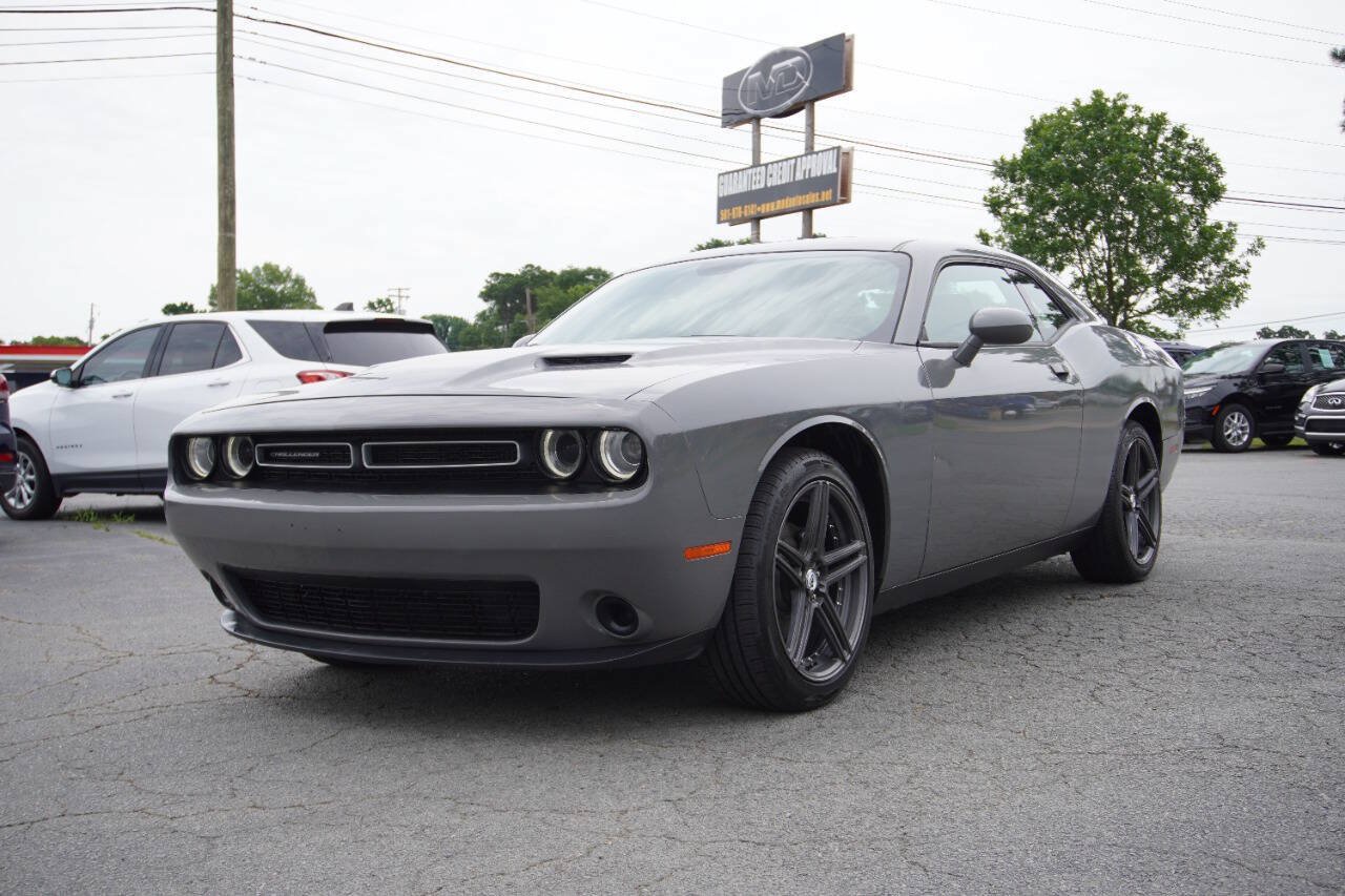 Used 2019 Dodge Challenger SXT RWD image 3
