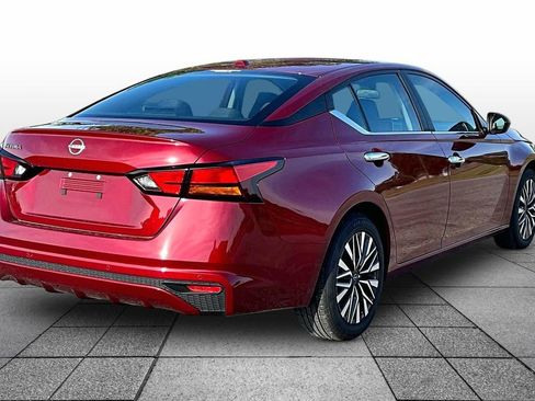 Used 2025 Nissan Altima 2.5 SV FWD image 10