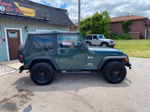 Used 2004 Jeep Wrangler X w/ Wheel Plus Group AWD/4WD image 4