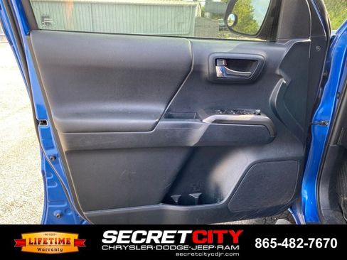Used 2017 Toyota Tacoma TRD Sport w/ Tow Package (A/T) AWD/4WD image 14