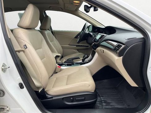 Used 2016 Honda Accord Touring image 16