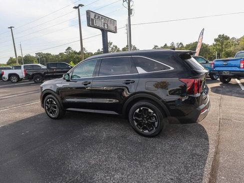 Used 2025 Kia Sorento S w/ Panoramic Sunroof Package FWD image 6