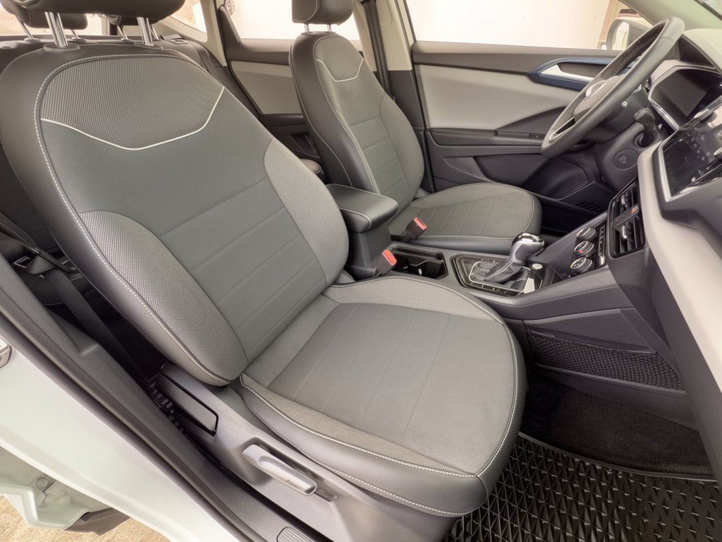 Used 2023 Volkswagen Taos SE FWD image 30
