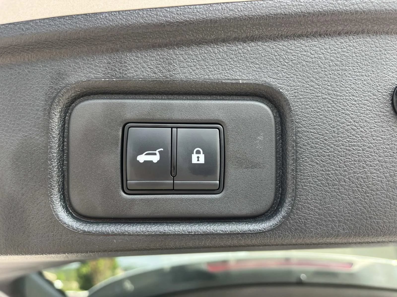 Used 2025 Nissan Pathfinder Platinum w/ Cargo Package FWD image 23