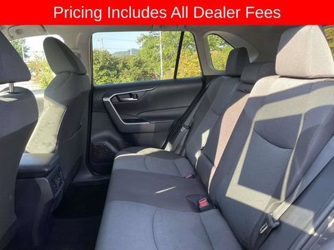 Used 2025 Toyota RAV4 XLE AWD/4WD image 17