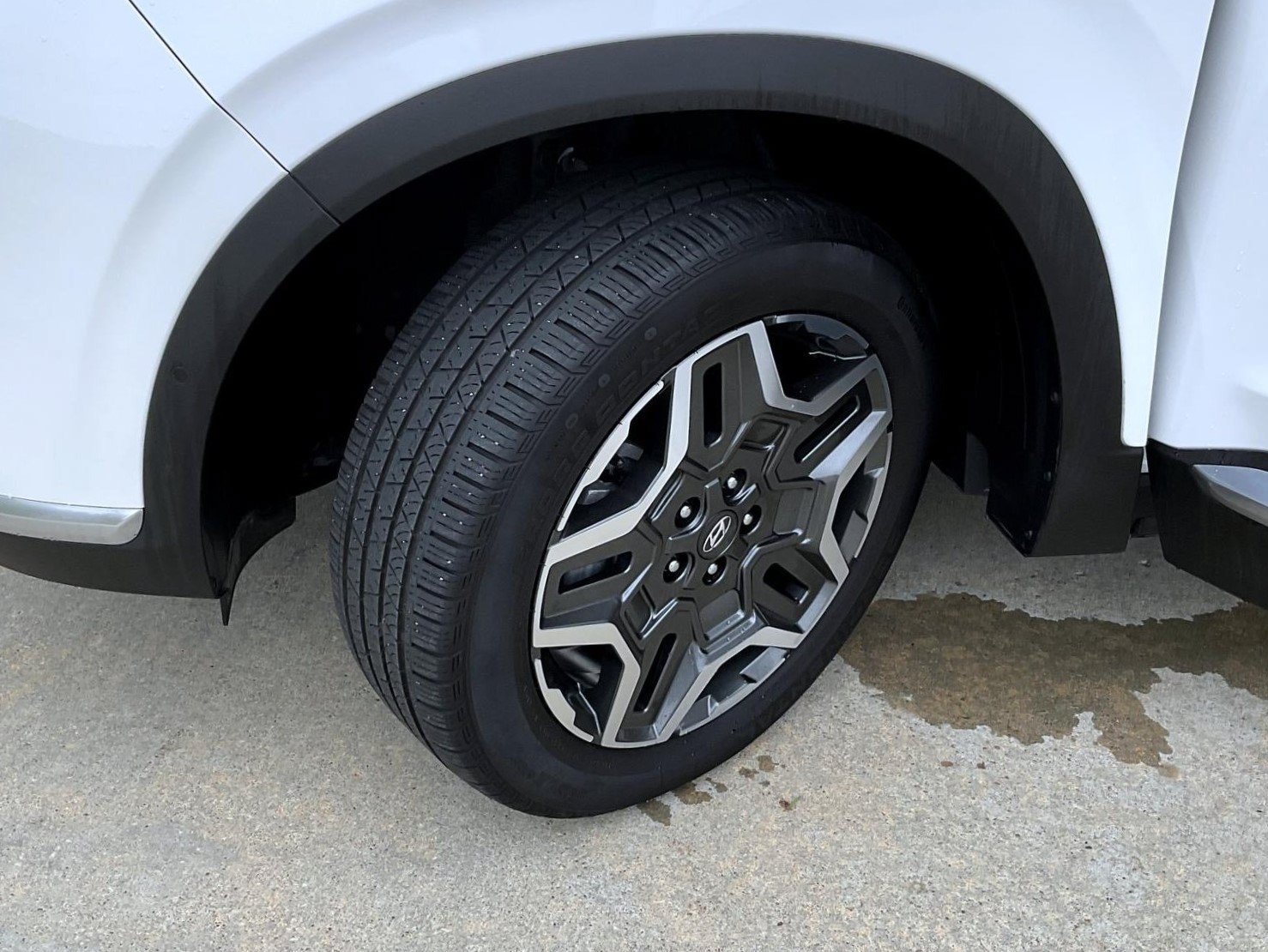 Certified 2023 Hyundai Santa Fe Limited w/ Cargo Package AWD/4WD image 24