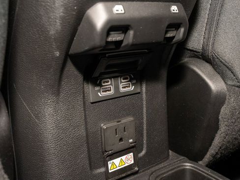 Used 2025 Jeep Wrangler Sahara image 7