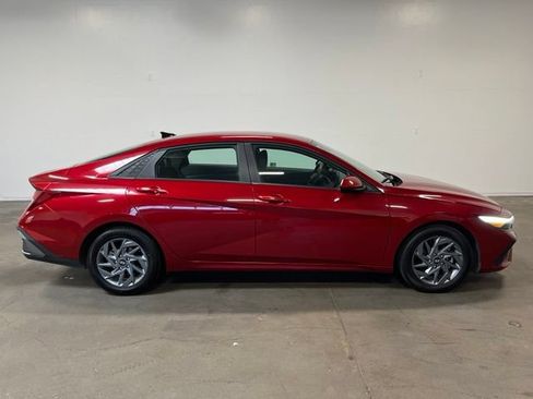 Used 2024 Hyundai Elantra SEL FWD image 2