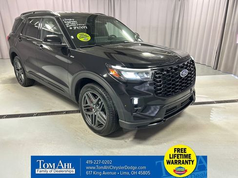 Used 2025 Ford Explorer ST-Line w/ ST-Line Street Pack image 1
