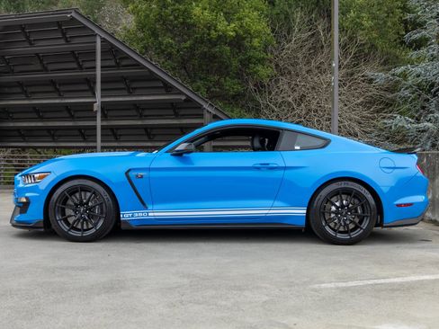Used 2017 Ford Mustang Shelby GT350 image 2