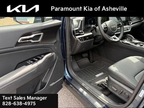 Certified 2025 Kia Sportage EX w/ EX Premium Package AWD/4WD image 17