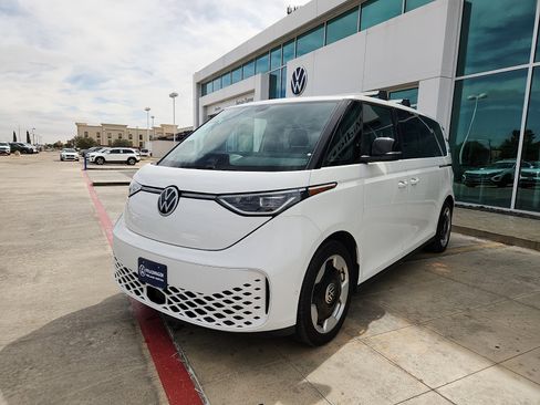Used 2025 Volkswagen ID. Buzz Pro S RWD image 3