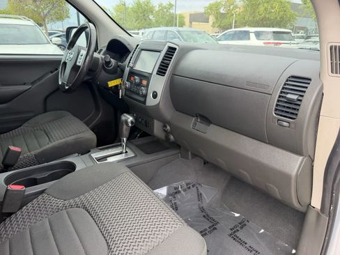 Used 2019 Nissan Frontier SV w/ Value Truck Package AWD/4WD image 11