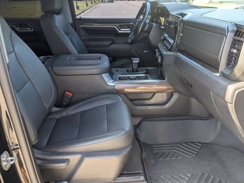 Used 2022 Chevrolet Silverado 1500 LT Trail Boss w/ Convenience Package II AWD/4WD image 37