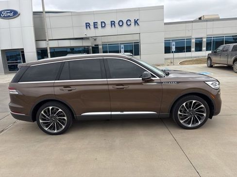 Used 2022 Lincoln Aviator Reserve w/ Equipment Group 201A image 2