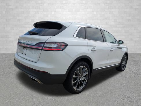Used 2022 Lincoln Nautilus Reserve AWD/4WD image 2