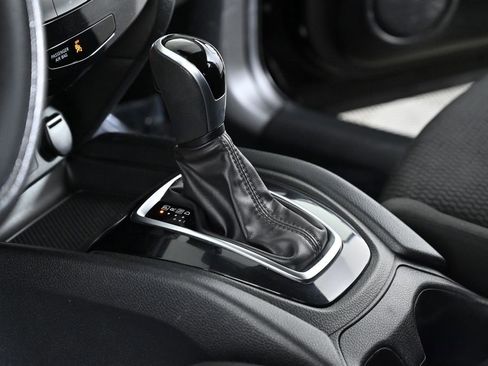 Used 2020 Nissan Rogue Sport S image 18