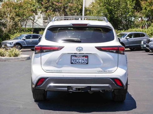 Certified 2026 Toyota Highlander Limited AWD/4WD image 8