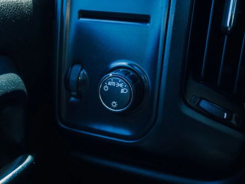 Used 2018 GMC Sierra 1500 2WD Regular Cab image 18