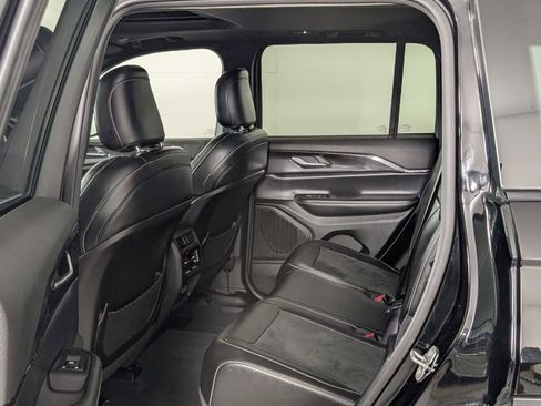 Used 2023 Jeep Grand Cherokee Altitude image 15