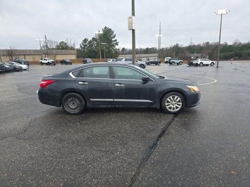 Used 2016 Nissan Altima 2.5 S w/ Power Driver Seat Package image 2