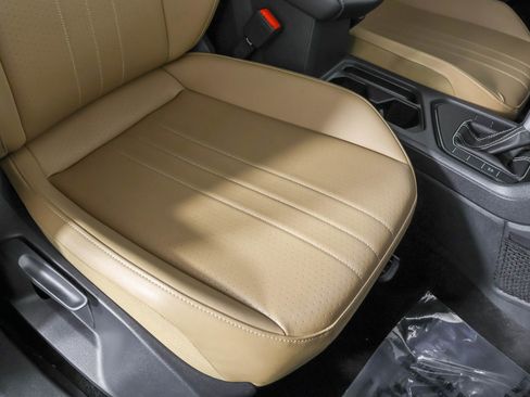 Used 2024 Volkswagen Tiguan SE FWD image 47