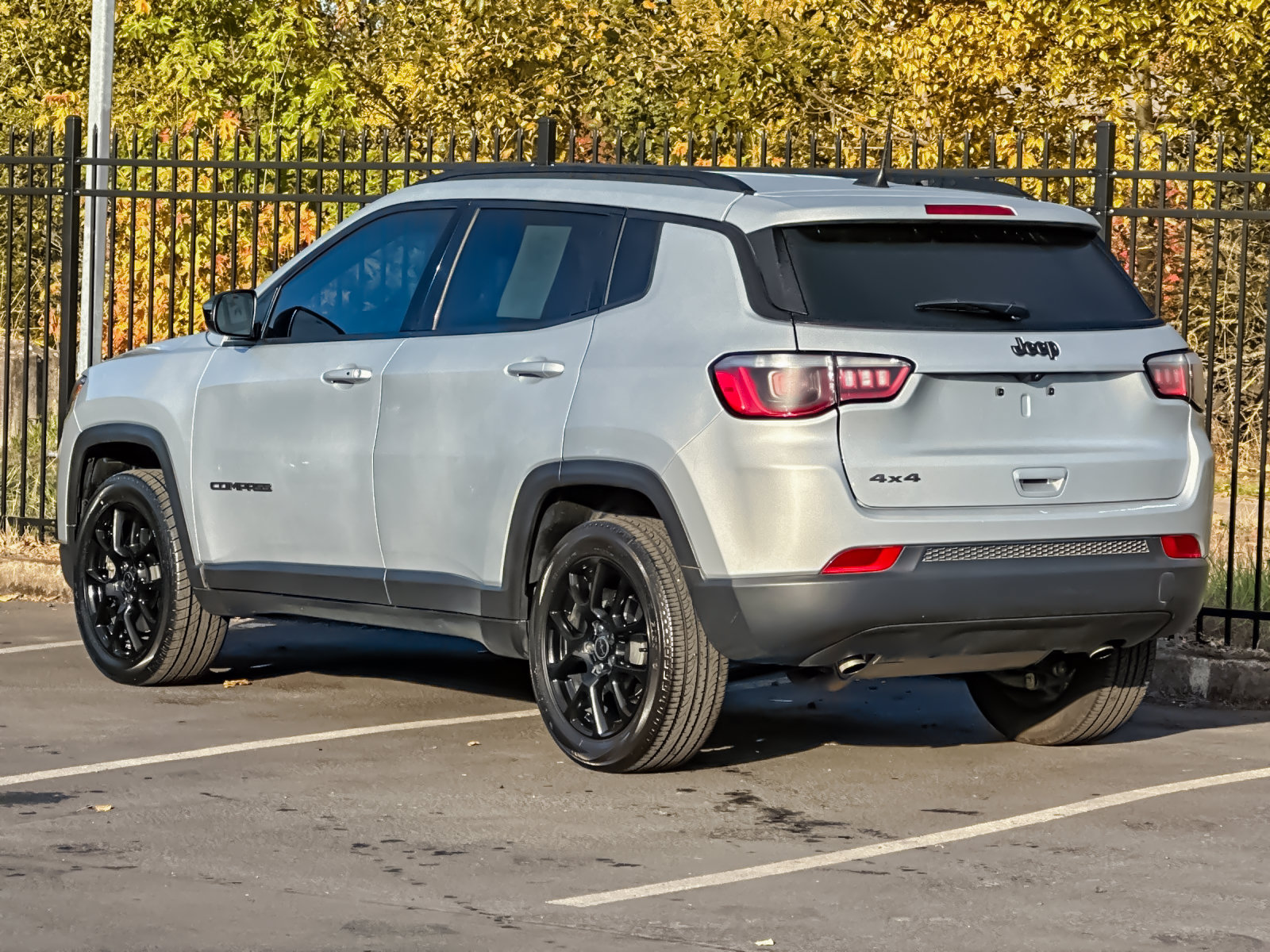 Used 2025 Jeep Compass Latitude w/ Altitude Special Edition AWD/4WD image 5