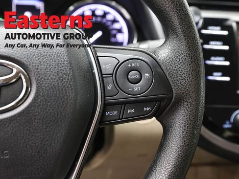 Used 2019 Toyota Camry LE w/ Convenience Package FWD image 16