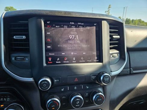 Used 2020 RAM 1500 Big Horn AWD/4WD image 11