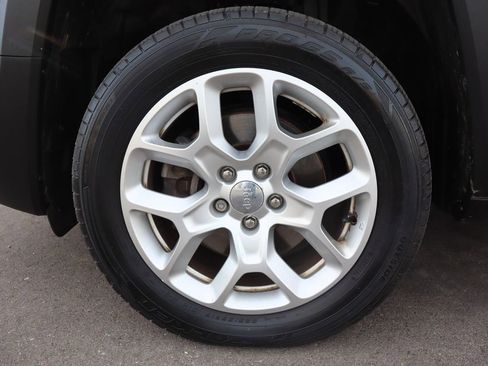 Used 2016 Jeep Renegade Latitude w/ Cold Weather Group image 41