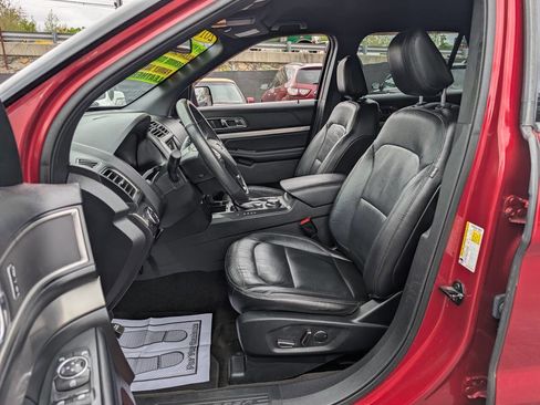 Used 2018 Ford Explorer XLT w/ Equipment Group 202A AWD/4WD image 10