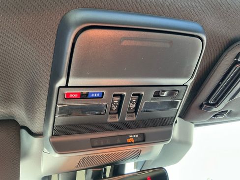 Used 2026 Subaru Outback Limited AWD/4WD image 32