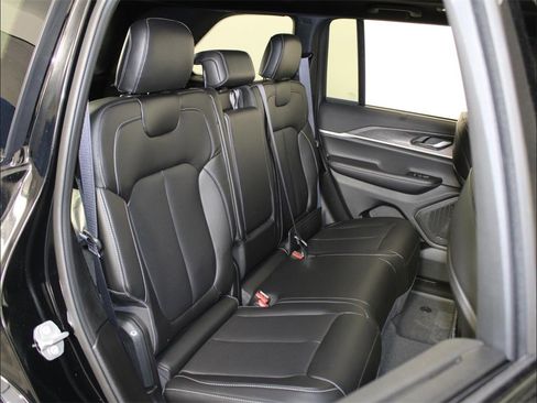 New 2025 Jeep Grand Cherokee Limited w/ Luxury Tech Group II image 39