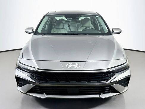 Used 2025 Hyundai Elantra Limited FWD image 2