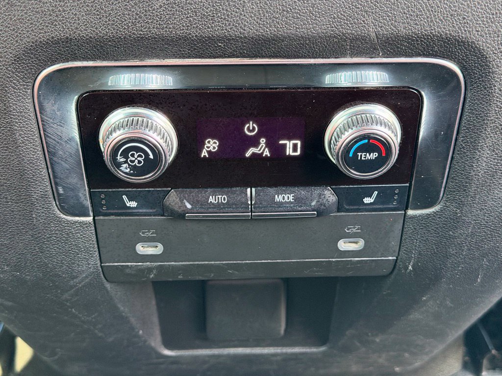 Used 2023 GMC Yukon XL AT4 w/ AT4 Premium Package AWD/4WD image 32